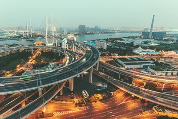 Photo sur Plexiglas Pont de Nanpu View of the Nanpu Bridge in Shanghai, China with traffic. Scenic urban skyline.