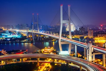 Glasschilderij Nanpubrug Fantastisch uitzicht over de Nanpu-brug in Shanghai, China. Schilderachtige nachtelijke skyline.