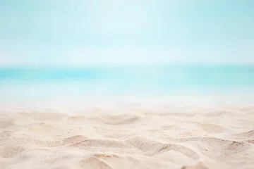 Foto auf Alu-Dibond Schließen Sie Sand mit unscharfem Meereshimmelhintergrund, Sommertag, Kopienraum oder für Produkt. Sommer Hintergrundkonzept. © oatawa