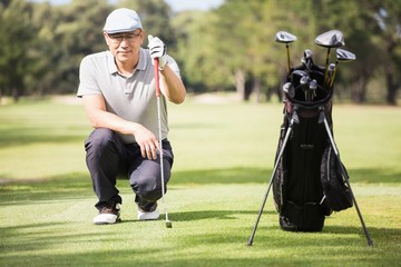 Golfer crouching and posing - Powered by Adobe