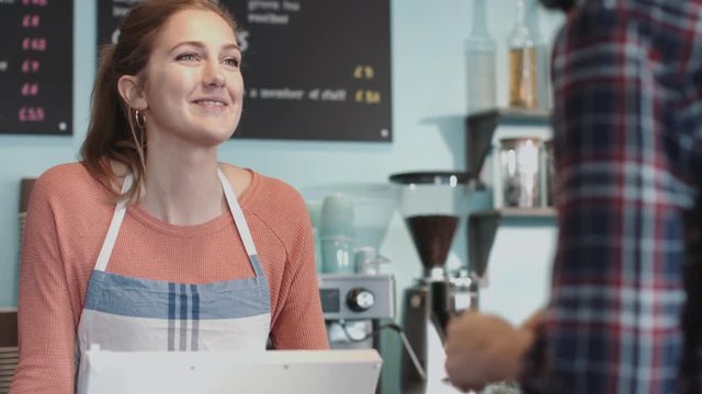 Payment with contactless credit card in caf&eacute;