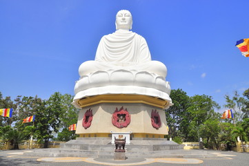 White big statue of Buddha