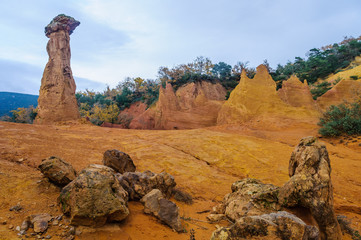 Fototapeta na wymiar Ochre rock formations in French Colorado, Provence, France