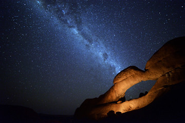 Obraz premium Milky Way over Spitzkoppe, Namib, Namibia