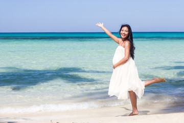 pregnant woman on the beach