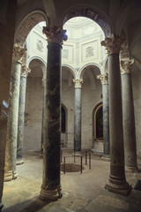 Obraz premium Gothic arches support the ceiling of the Aix Cathedral, Aix-en-Provence, France