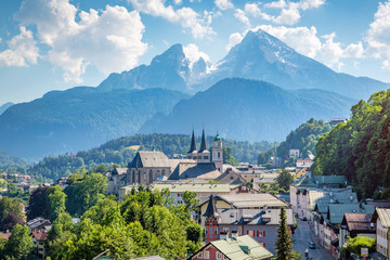 Obraz premium View over Berchtesgaden with Watzmann, Bavaria, Germany