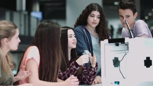 Girls working with 3D printer