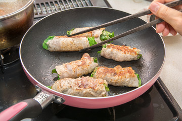 レタスの肉巻