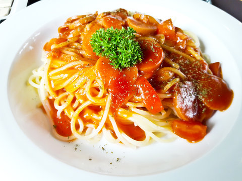 Spaghetti with tomato sauce and sausage