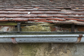 broken guttering on the roof of a house