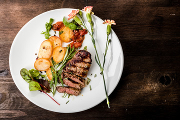 Steak mit Bratkartoffeln