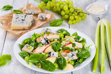 grilled chicken, spinach, apple slices, gorgonzola cheese, grape