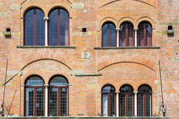 Fototapeta na wymiar Les fenêtres et balcons de Toscane