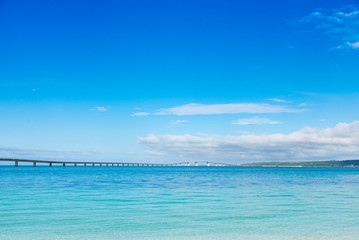 沖縄県　宮古島　トゥリバー海浜公園から見る伊良部大橋