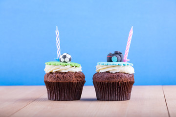 Delicious cupcakes on table