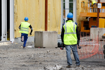 Ouvriers sur un chantier de construction