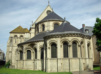 Fototapeta na wymiar Chevet de l'ancienne église des Arts-et-Métiers à Paris, France