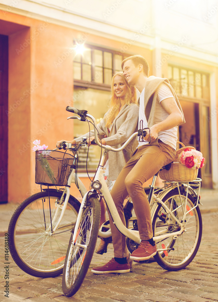 Wall mural couple with bicycles in the city