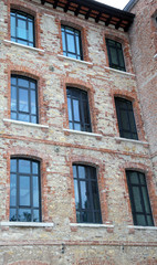 Fototapeta na wymiar architectural detail of the large windows of an old industrial b