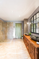 Extravagant bathroom fit for a king