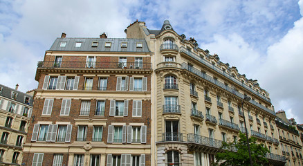 Fototapeta na wymiar Immeuble parisien