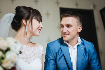 First meeting of the bride and groom on wedding day