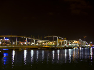 Fototapeta na wymiar Barcelona port at night