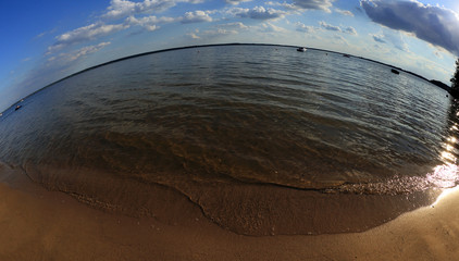Jezioro, plaża, rybie oko. © Stanisław Błachowicz
