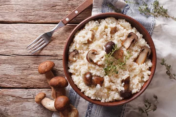 Photo sur Plexiglas Plats de repas risotto with porcini mushrooms and thyme close-up. horizontal top view  
