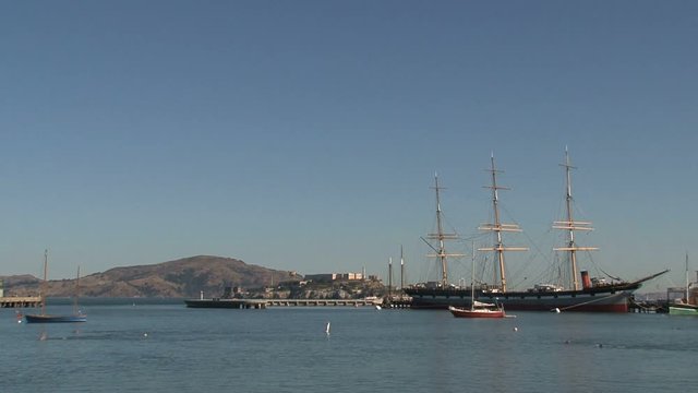 Sailboat in the San Francisco bay with alactraz at the background