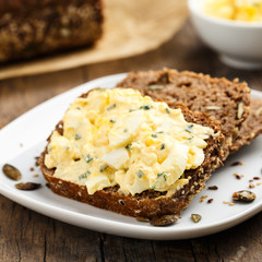 Eiersalat auf Brot - Egg salad and bread