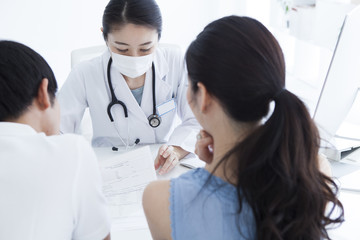 The couple has received an explanation from the doctor at the hospital