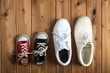 家族のスニーカー,木目調