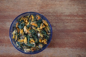 Mussels baked basil