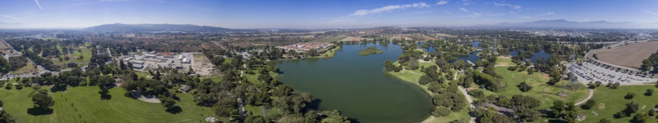 Tuinposter Aerial view of Whittier Narrows Recreation © Kit Leong