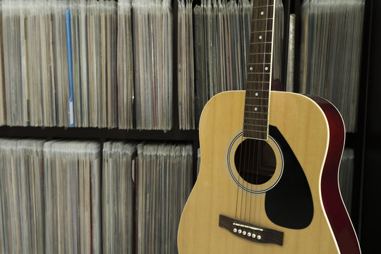 guitar and sound platter