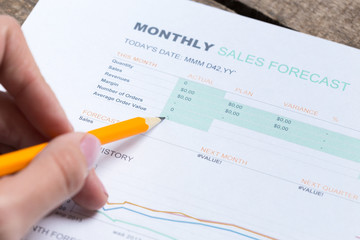 Obraz premium Business graph and ballpoint pen. Close-up.