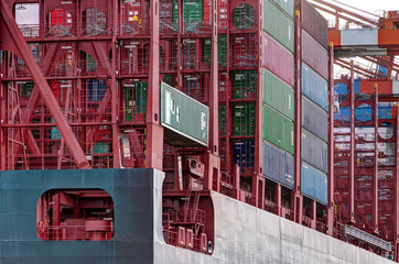 Containerstapel 15000 TEU Schiff