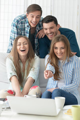 Fototapeta premium happy friends and laptop