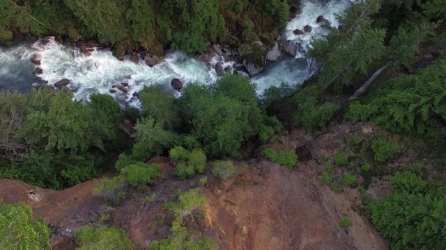 00:02 | 00:08
1×

Aerial Flight Over Rocky Edge to Reveal Colorful Valley River