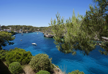 Fototapeta na wymiar Beautiful turquoise clear water at Majorca beach, Calo des Moro, Spain