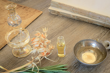 Preparazione artigianale profumo di nicchia. Profumeria e aromaterapia.