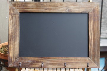 Tafel mit Holzrahmen als Vorlage