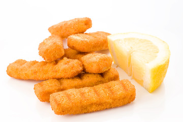 Breaded fish sticks with lemon