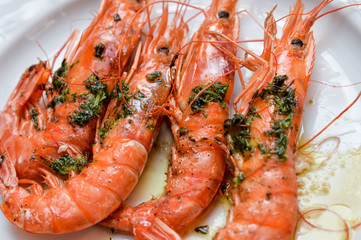 Grilled prawns with garlic and parsley