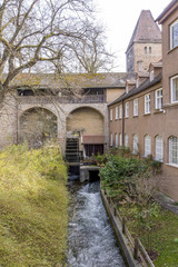 Fototapeta na wymiar Innerer Stadtgraben am Vogeltor in Augsburg