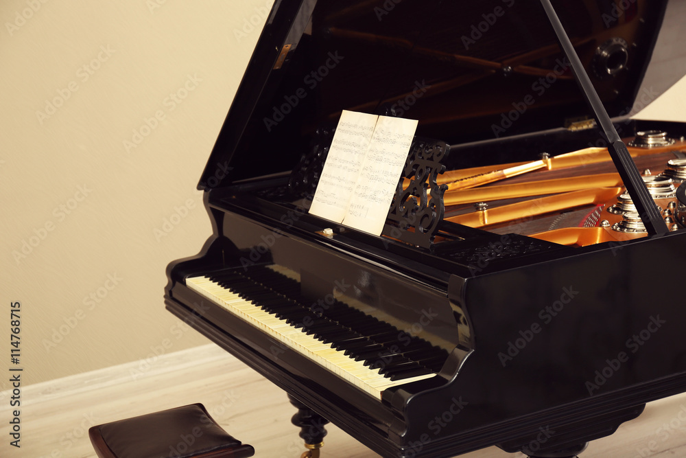 Poster beautiful black piano in the light room