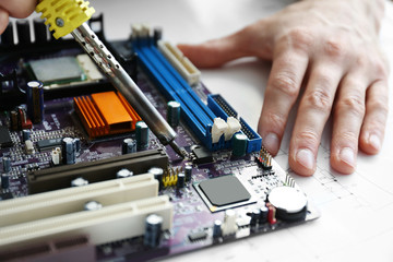 Fototapeta na wymiar Man hands repair computer parts