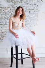 Naklejka premium Glamorous beautiful blonde woman in golden sequin outfit